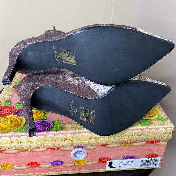 Jeffrey Campbell Elphaba Taupe Crushed Velvet Boot - Picture 9 of 10